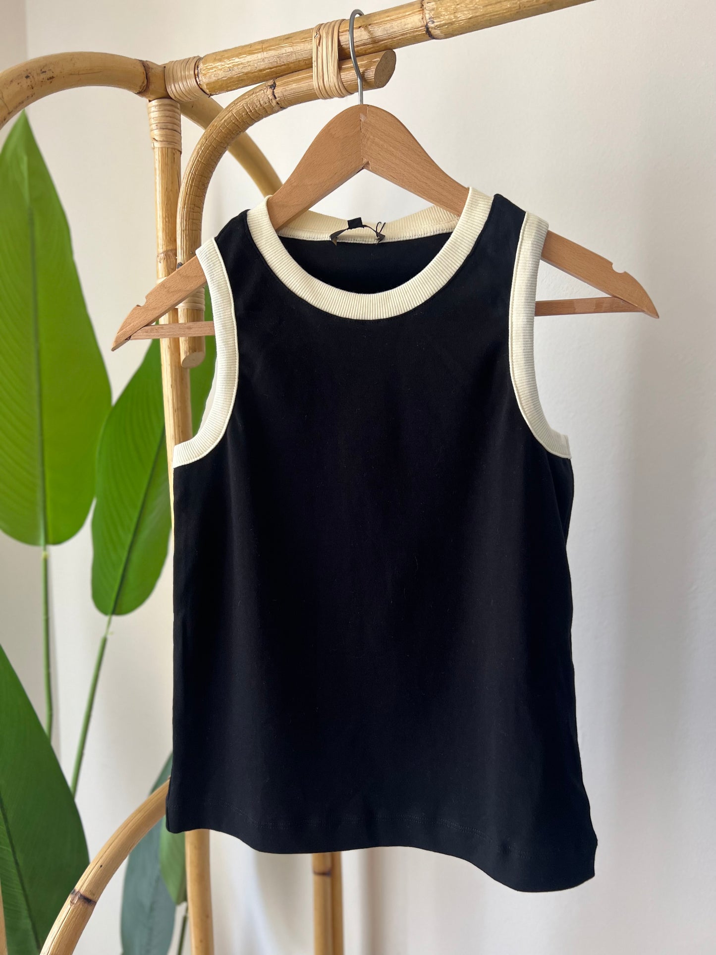 MD Black Tank Top With Beige Collar