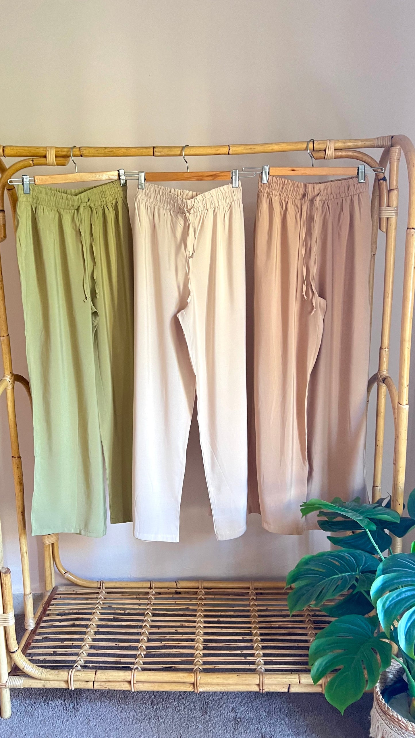 Camel Straight Pants with Elastic Waist