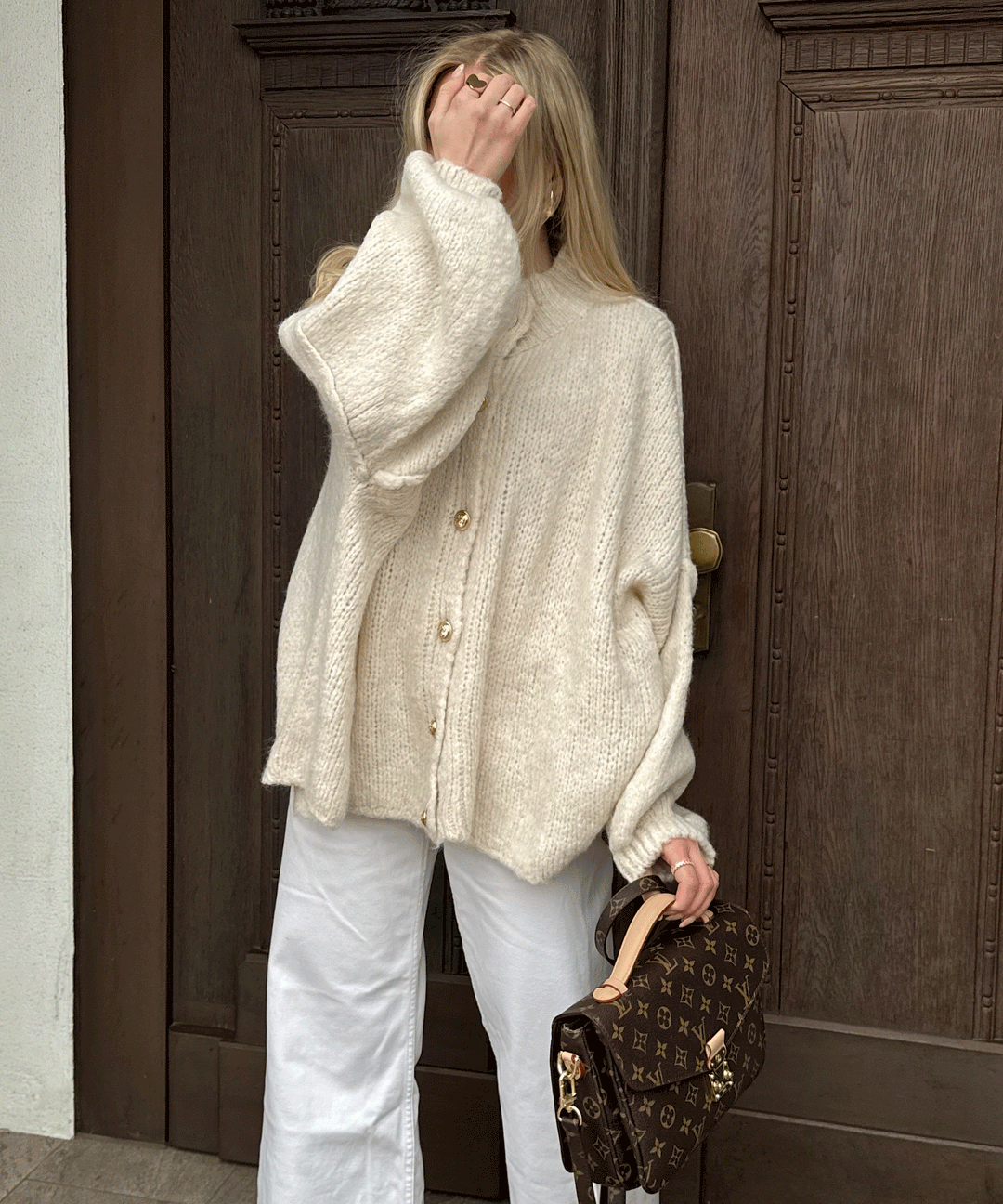 Italian Cream Triko Cardigan With Golden Buttons