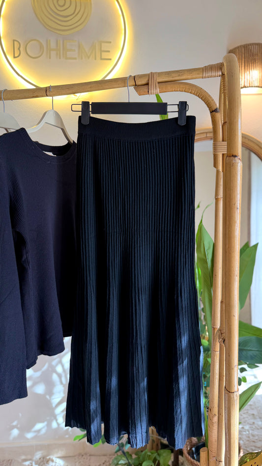 Black Wool Bodycon Pleated Skirt