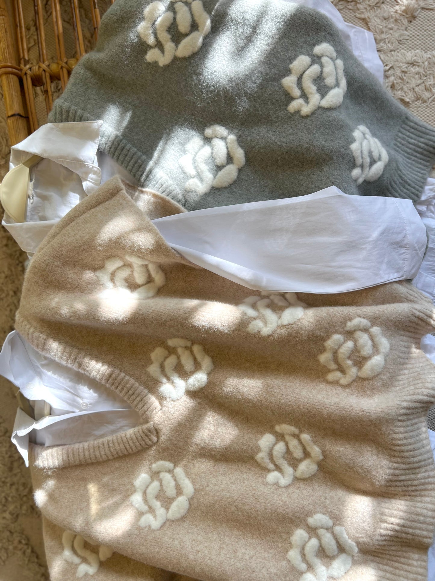 Roses Beige Triko Vest