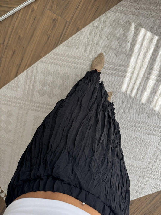 Black Crinkled Cotton Inlined Skirt