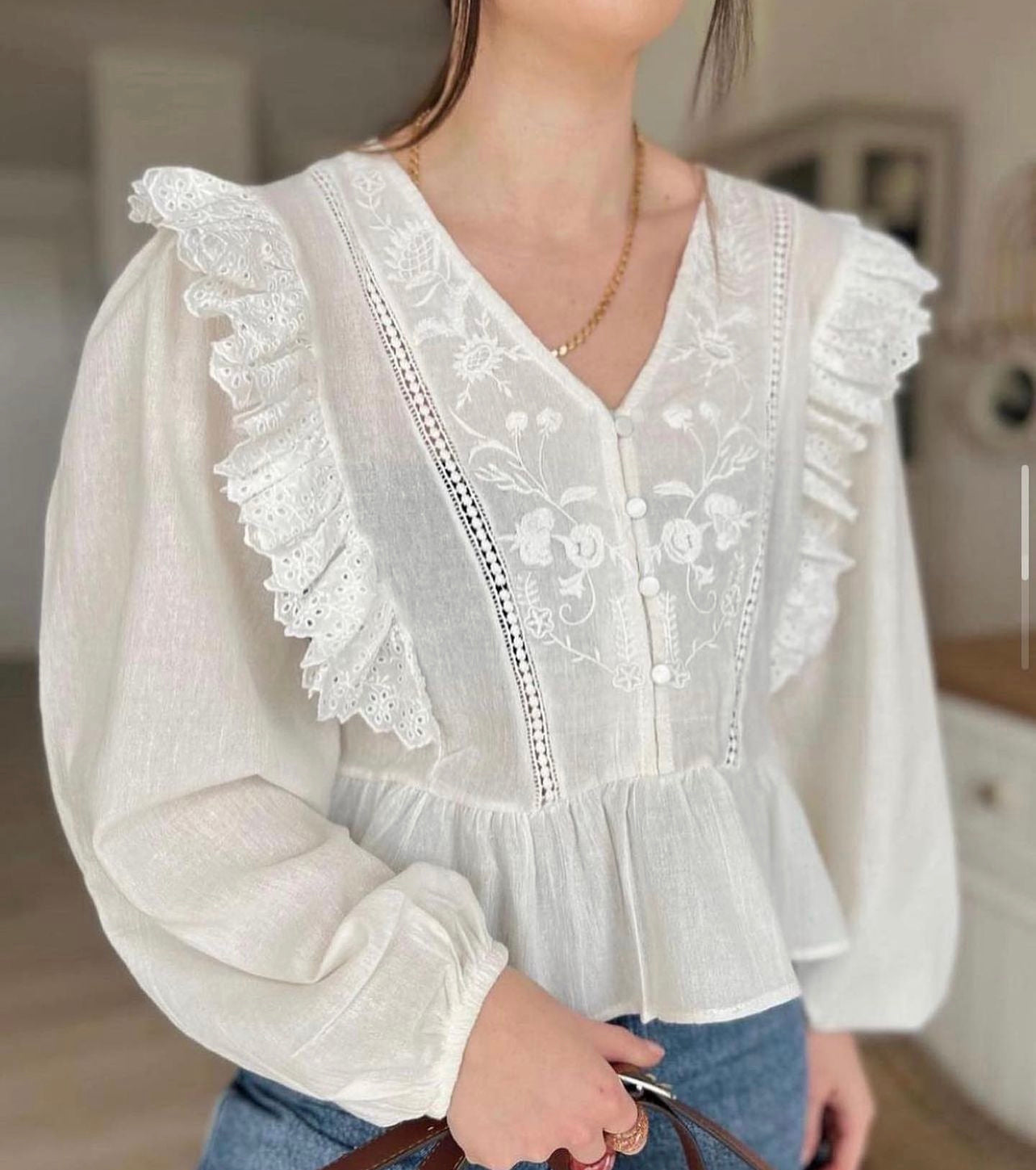 Dantel Detailed White Blouse